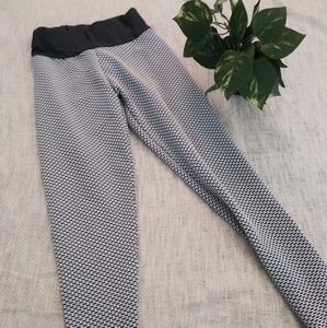 AMAZING leggings!! Size Medium